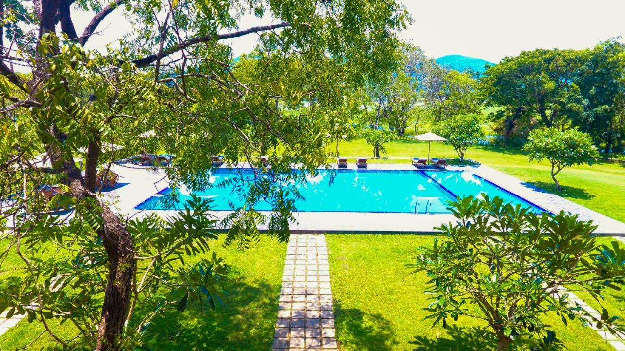 Grand Tamarind Lake Kataragama Luaran gambar
