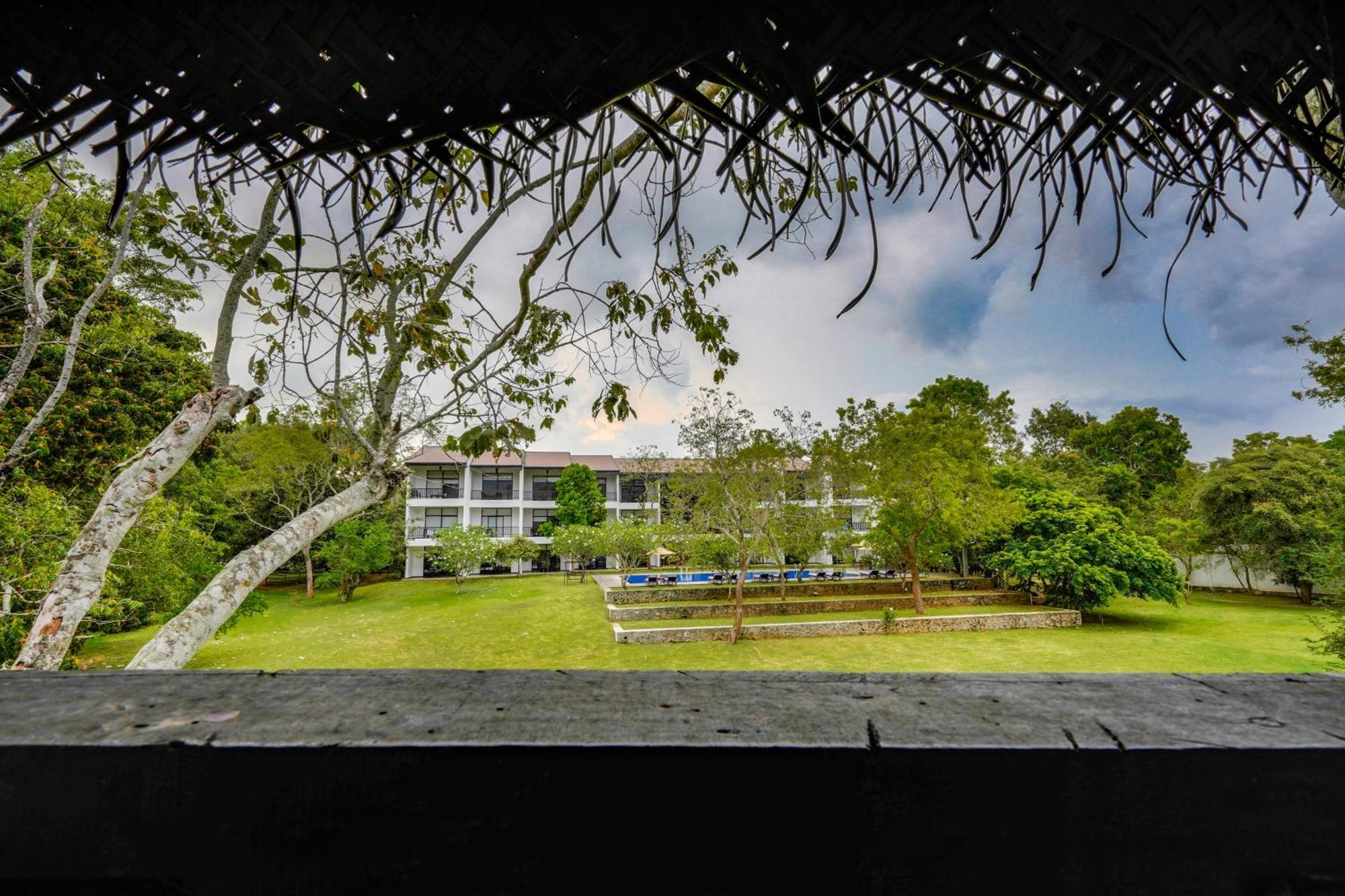 Grand Tamarind Lake Kataragama Luaran gambar