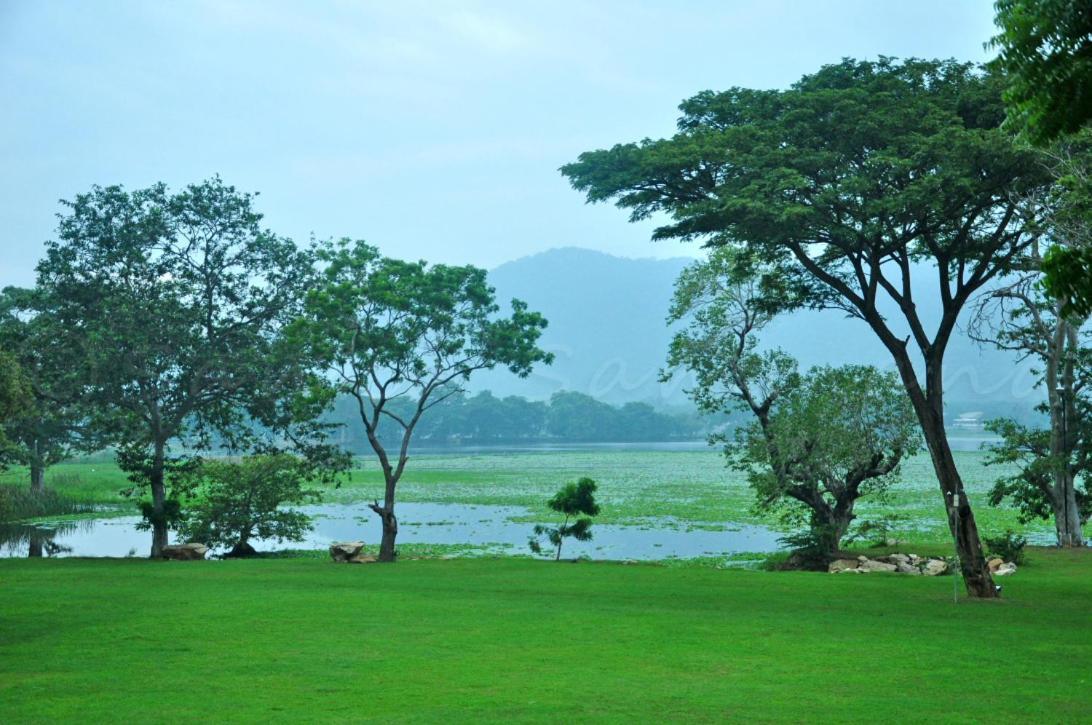 Grand Tamarind Lake Kataragama Luaran gambar